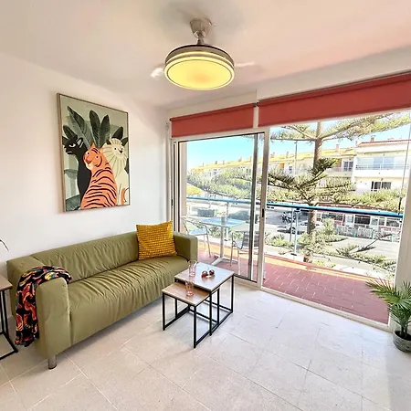 Sunny Terraced Flat In Center *