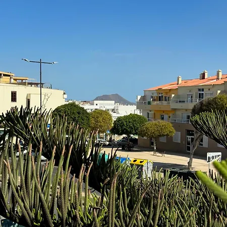 Sunny Terraced Flat In Center Corralejo