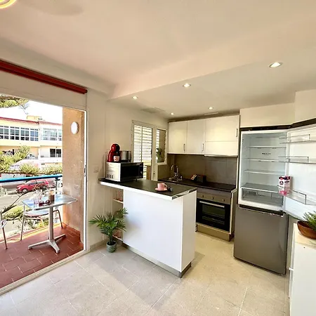 Sunny Terraced Flat In Center