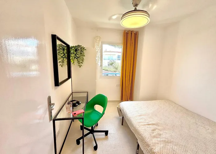 Sunny Terraced Flat In Center *