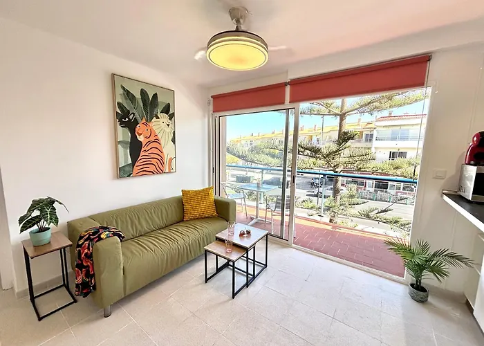 Sunny Terraced Flat In Center *