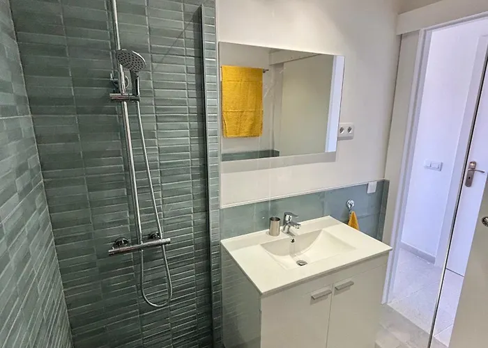 Sunny Terraced Flat In Center *