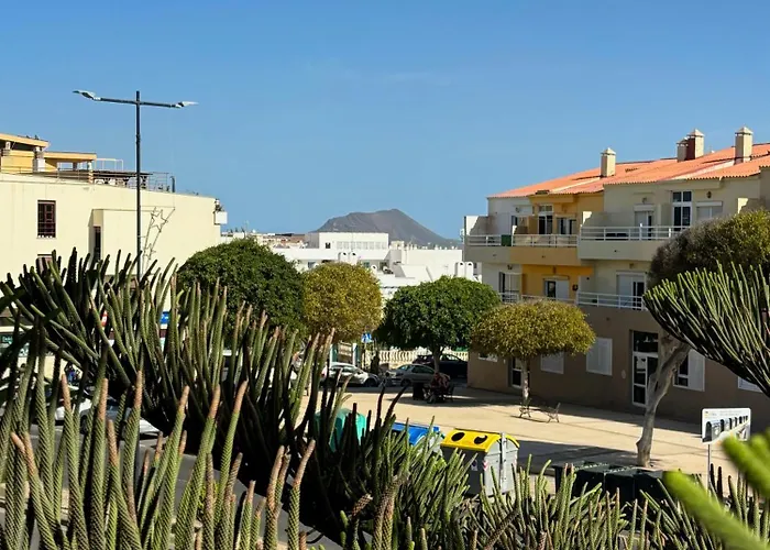 Sunny Terraced Flat In Center Corralejo