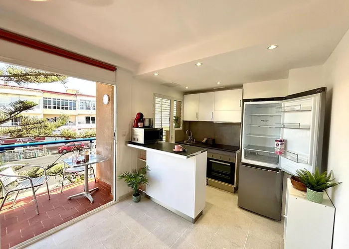 Sunny Terraced Flat In Center