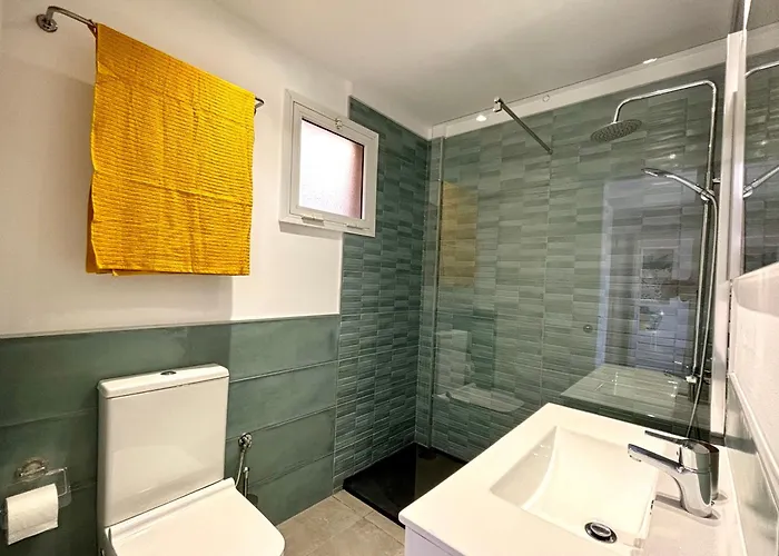 Sunny Terraced Flat In Center