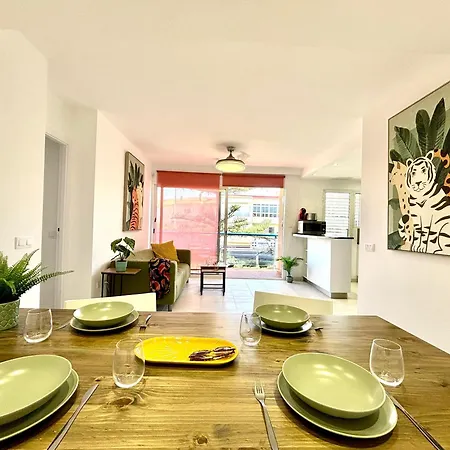 Sunny Terraced Flat In Center *